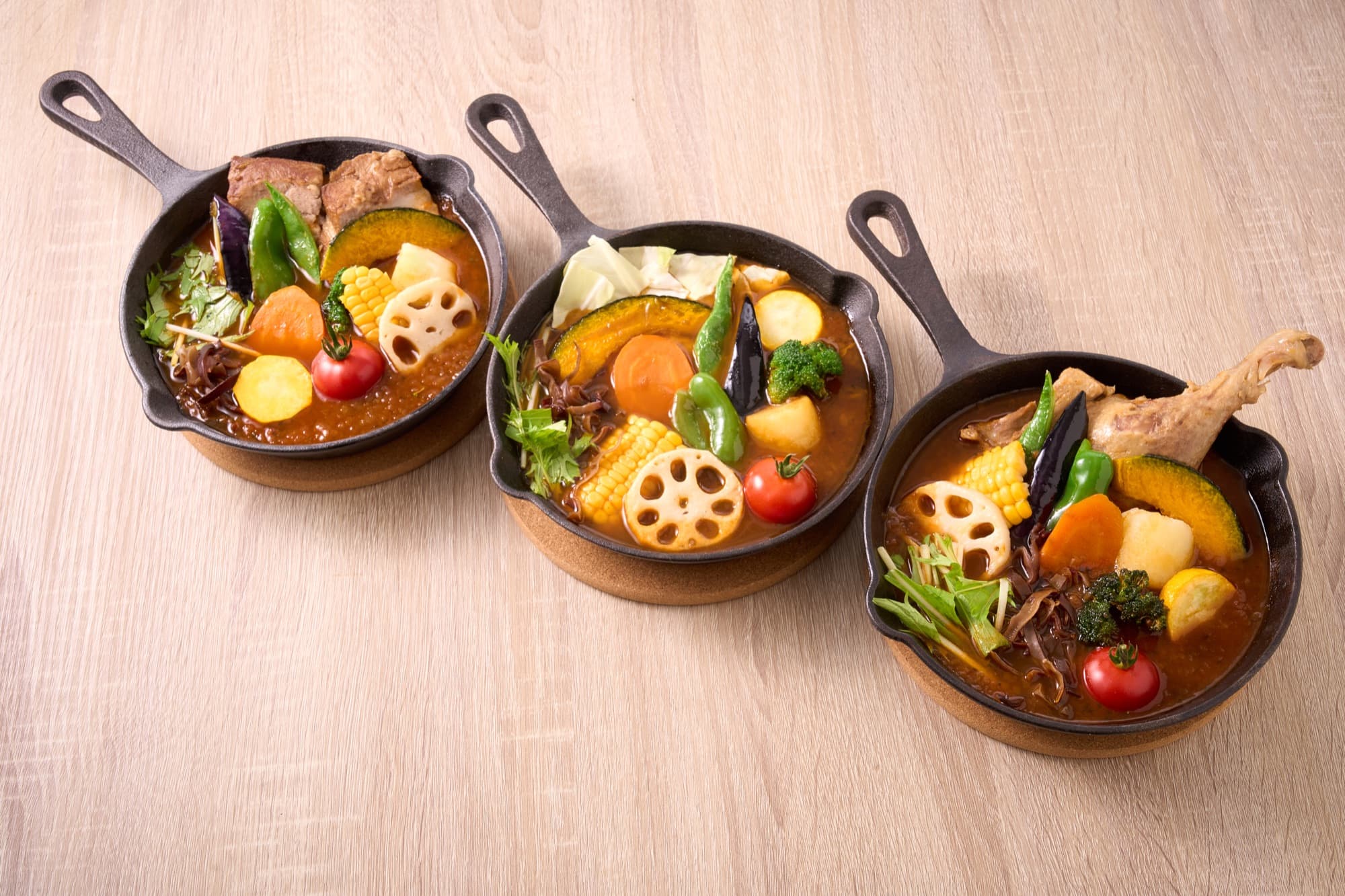 白石農園のスープカレー 野菜・チキン・ポークの3種
